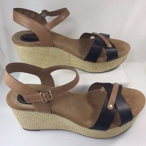 Women's Wedge Clarks Artisan Leather Upper Size 8